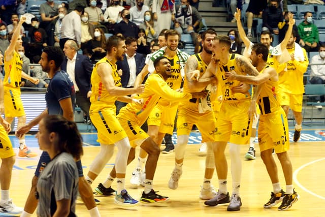 Monbus Obradoiro 81 - Lenovo Tfe 84