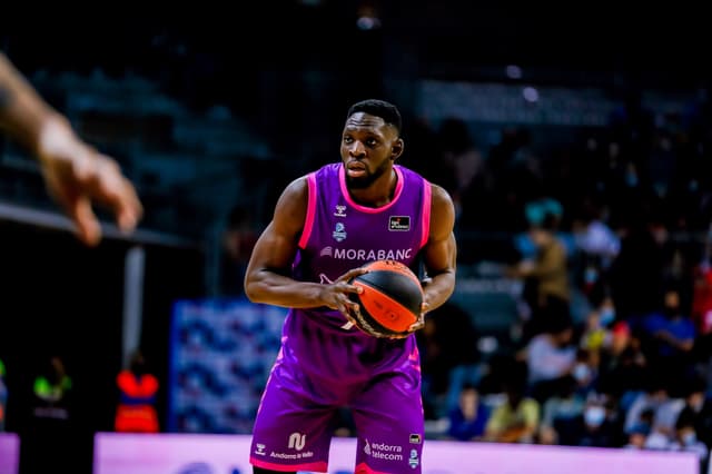 Olumuyiwa, tres semanas de baja