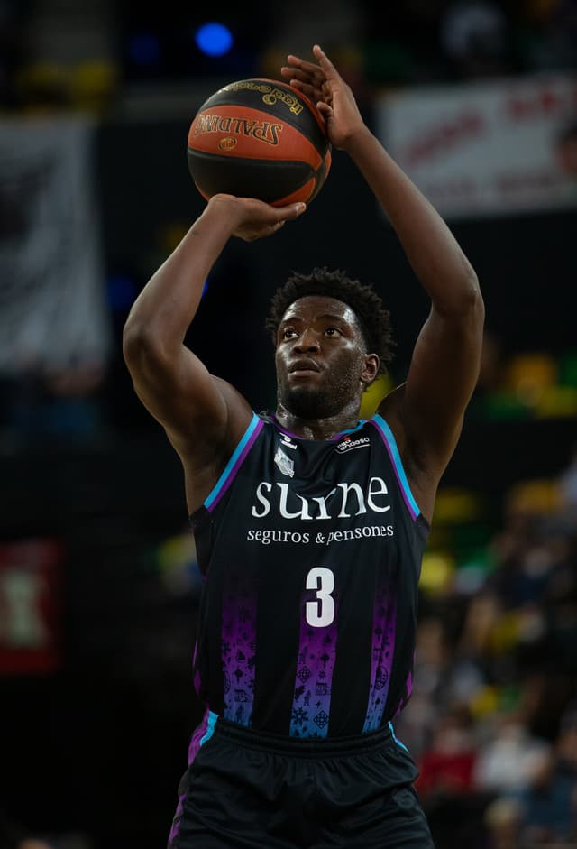 Khyri Thomas abandona Surne BB