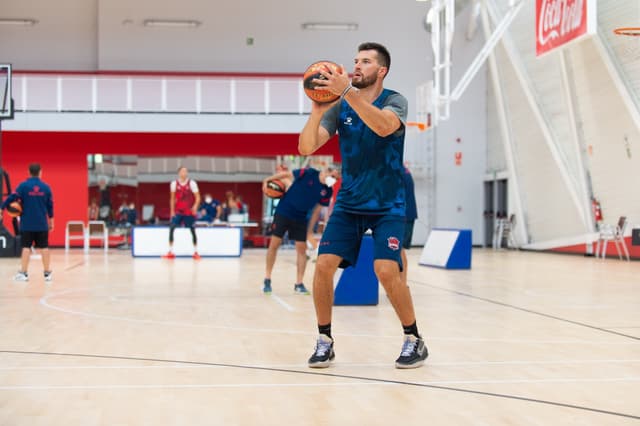 El regreso de Alec Peters