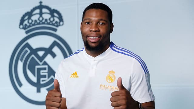 Yabusele, renovado hasta 2025