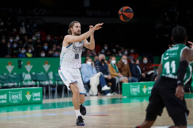 Bigote no continuará en Surne B.B