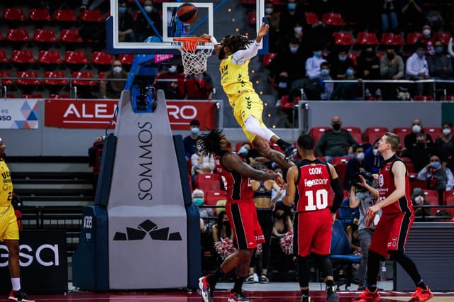 Webb sufre una lesión muscular