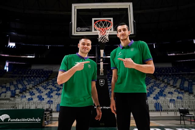 Kravic y Mooney, presentados