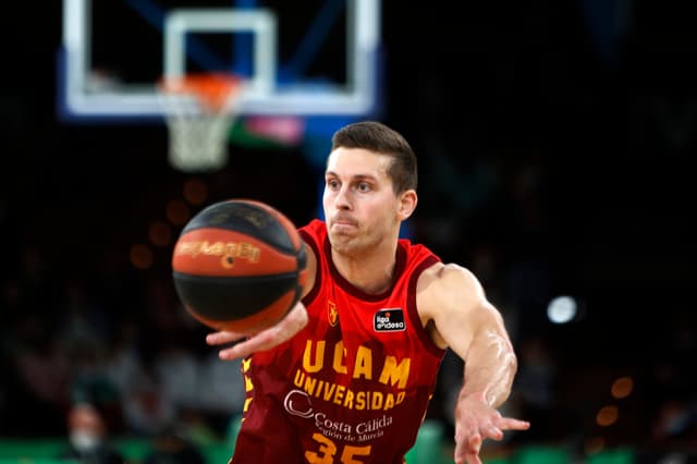 Czerapowicz no sigue en UCAM M.