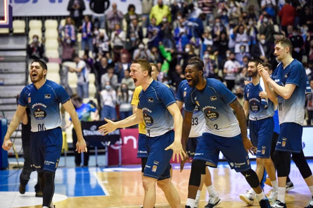 Monbus Obra-Gran Canaria (106-97)