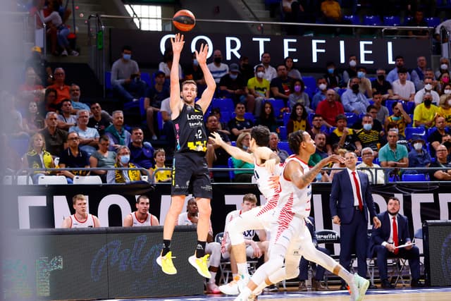 Lenovo Tnf-BAXI Manresa (94-83)