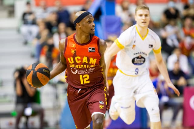 UCAM Murcia 98 - Monbus Obra 80