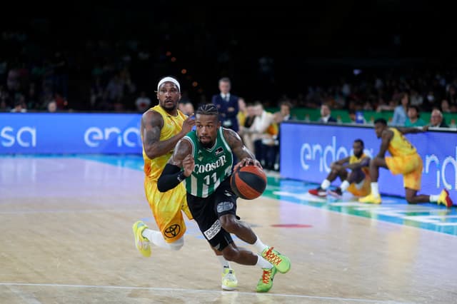 Evans 3ª marca en asistencias