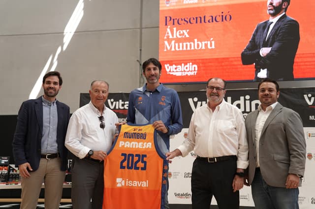 Álex Mumbrú, presentado