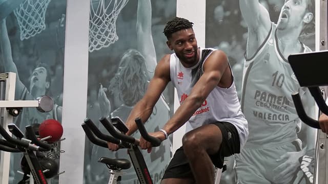 K.Alexander completa su fichaje