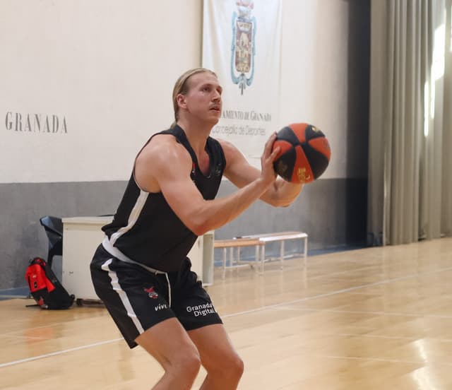 Noah Starkey, con Coviran