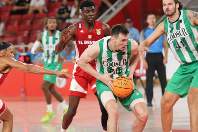 Benfica-Coosur Betis (73-67)