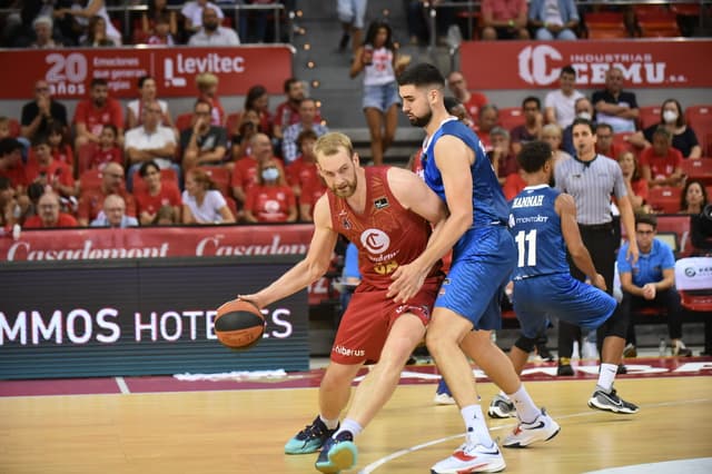 Casademont-Carplus Fuenla (79-69)