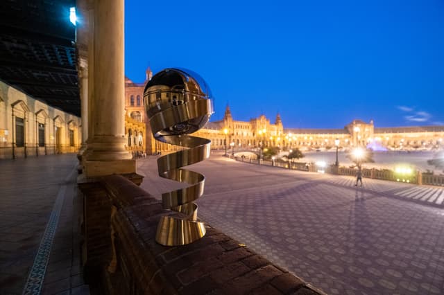 Trofeo en las calles de Sevilla