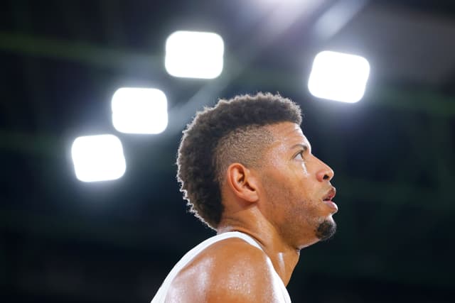 Tavares, 4º taponador histórico acb