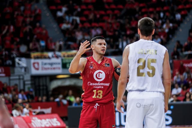 Rihards Lomazs deja Zaragoza