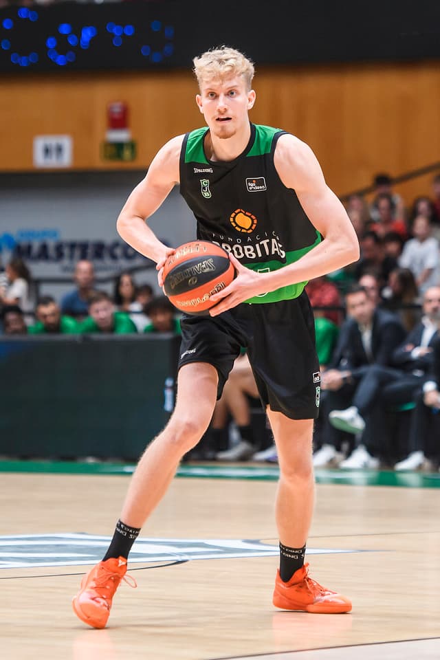 Maronka cedido al Veolia Hamburg