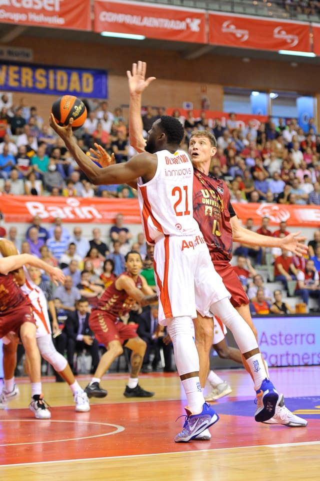 Olumuyiwa pasa por el quirófano