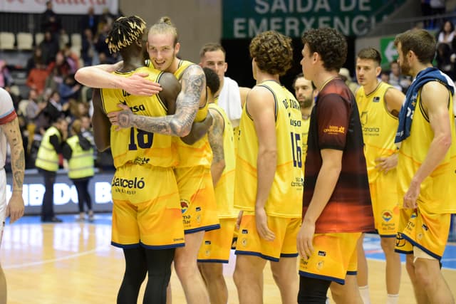 Monbus Obradoiro-Gran Canaria 58-85