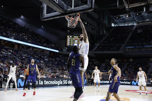R.Madrid-UCAM Murcia (93-57)
