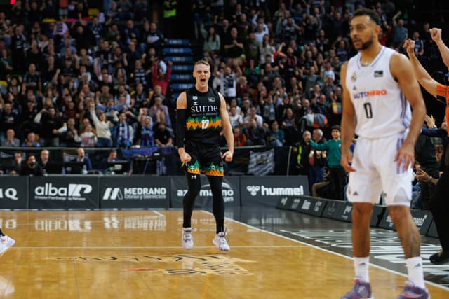 Ludde Hakanson, Jugador de la J13