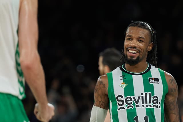 Evans, victoria y nuevo hito