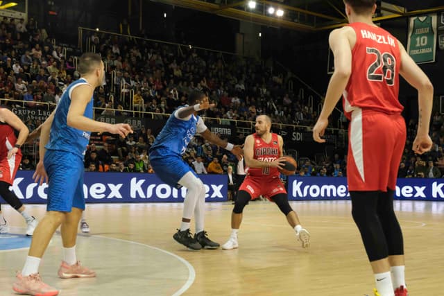 Carplus Fuenla-B. Girona (75-83)