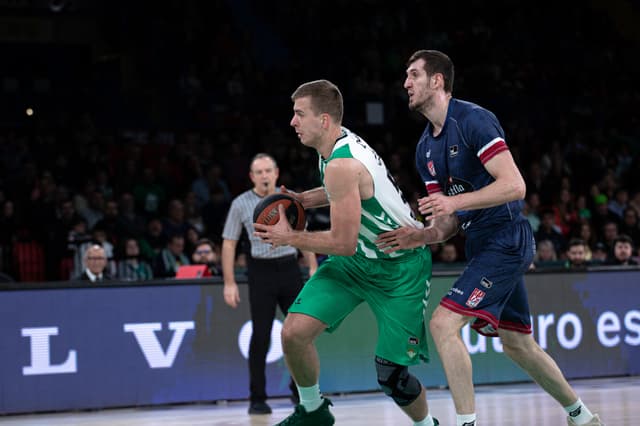 Volodymyr Gerun, Jugador de la J16