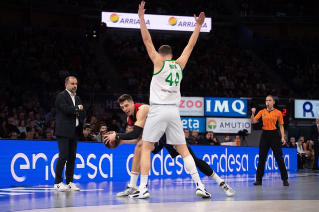 Parra, marca reboteadora feroz