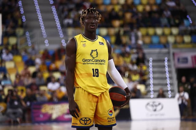 Diop ejerce cláusula de rescisión