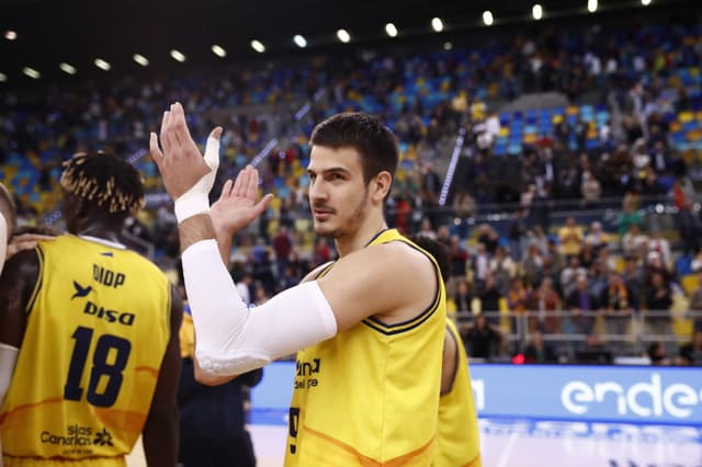 Gran Canaria-Monbus Obra (75-68)