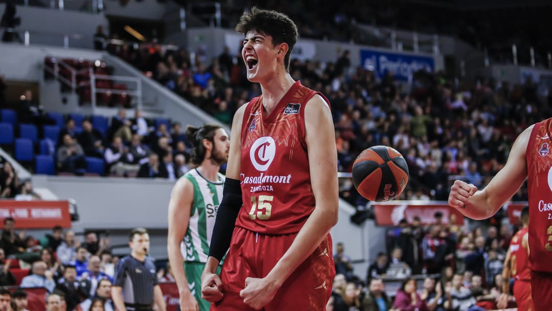 Aday Mara celebra una canasta