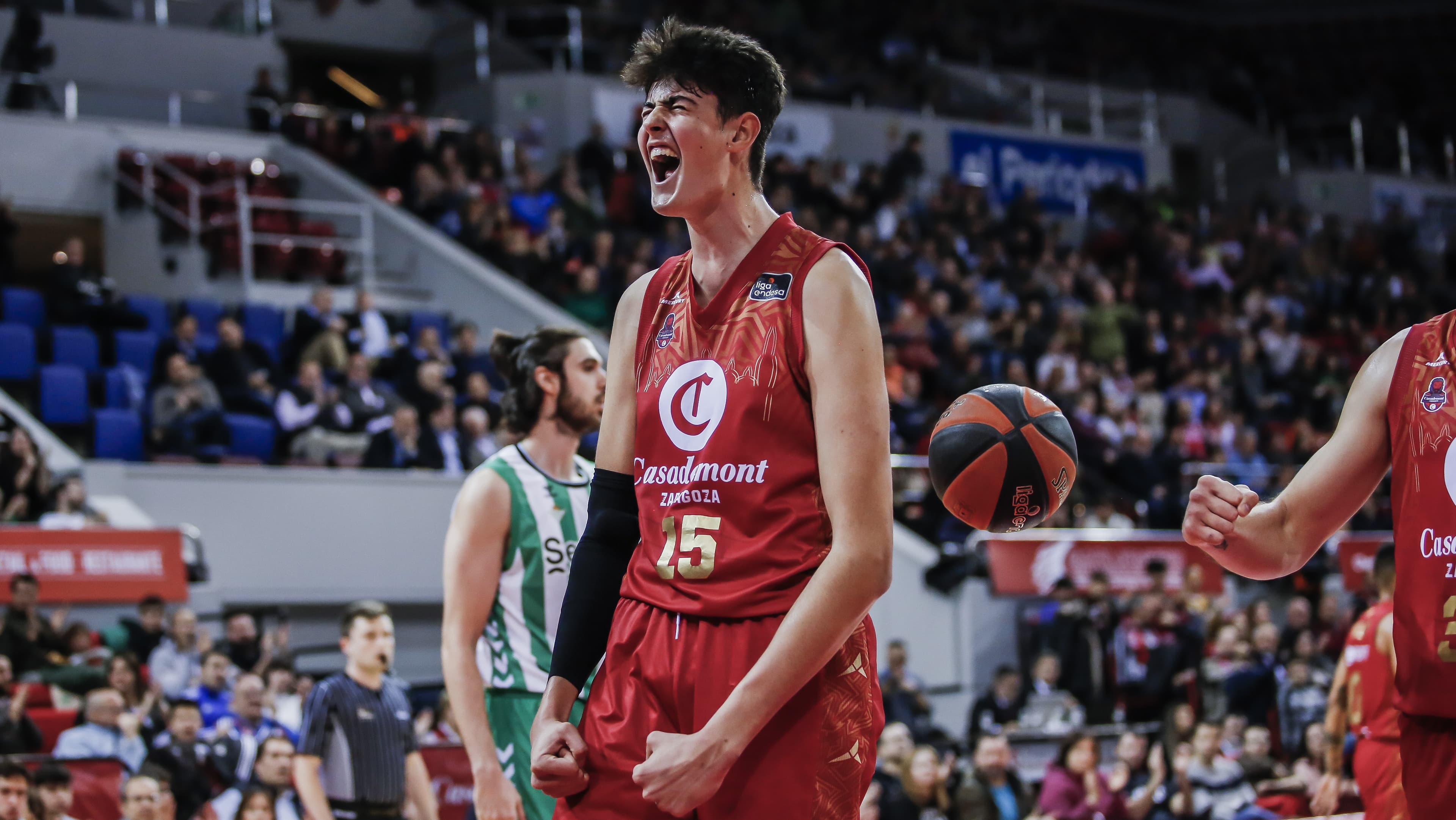 Aday Mara celebra una canasta