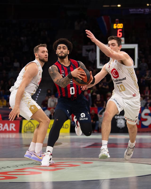 Howard hace historia: 30pt en 18:56