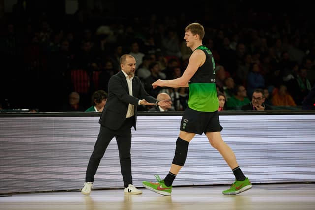 Henry Ellenson abandona la Penya