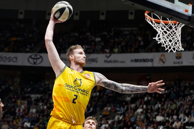 Balcerowski ejerce su cláusula