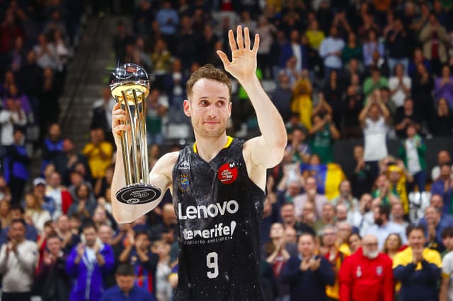 Huertas, exhibicion sin premio