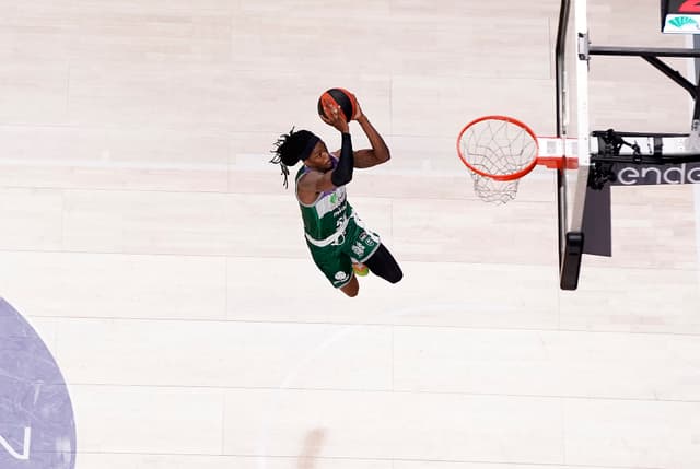 Perry renueva por el Unicaja