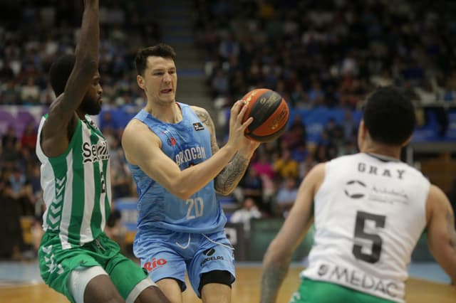 Nenadic, Jugador de la J21