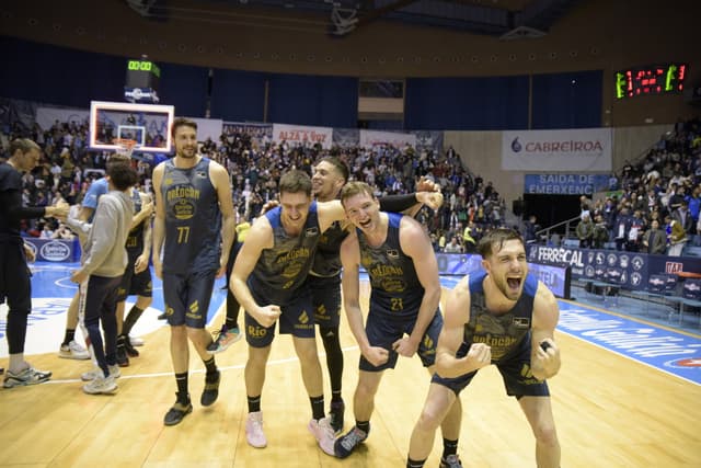 Monbus Obra-Río Breogán (67-74)