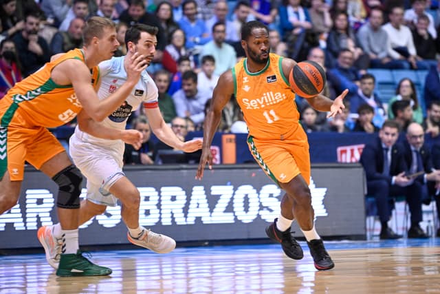 Monbus Obra 67 - Real Betis B. 82