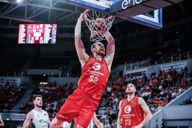 Hlinason: Podio en valoración