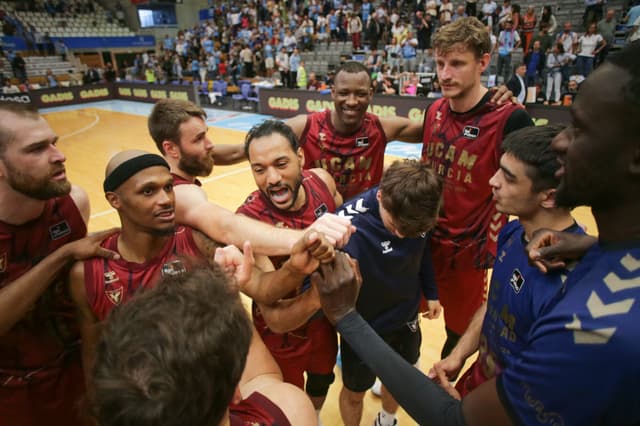 Río Breogán-UCAM Murcia (60-65)