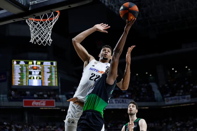 Tavares, 3º taponador del Playoff