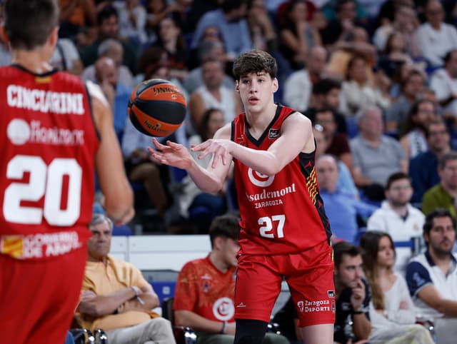 Minzer y Traoré, debut de récord