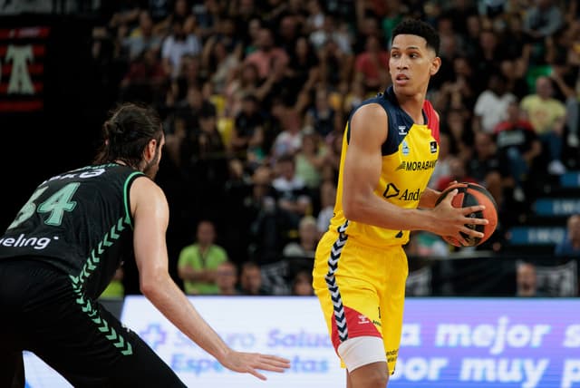 Tyson Pérez, baja de 8 a 10 semanas