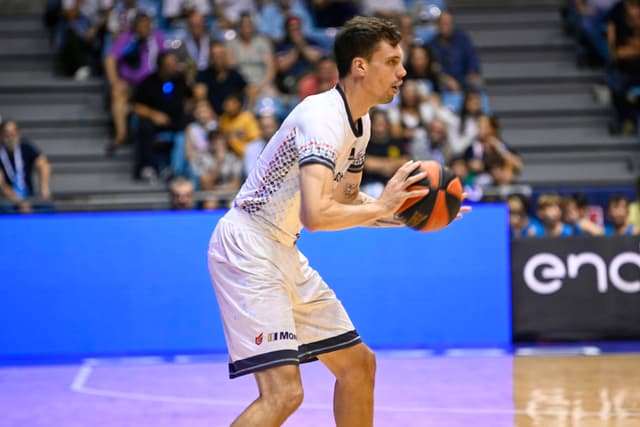 Álex Suárez anuncia su retirada