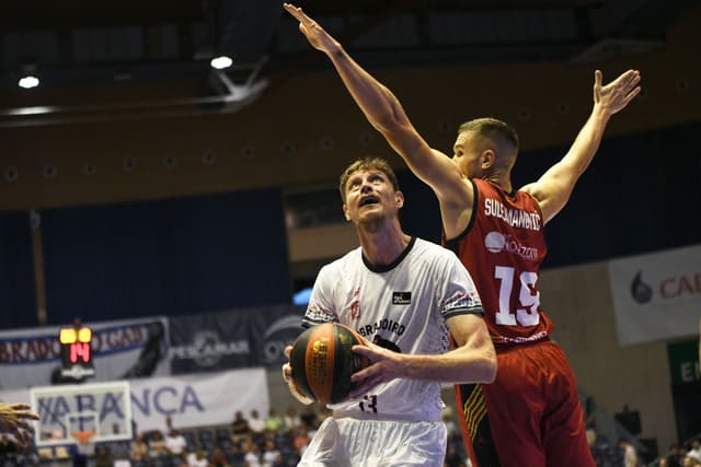 Monbus Obra: 34 puntos en un cuarto