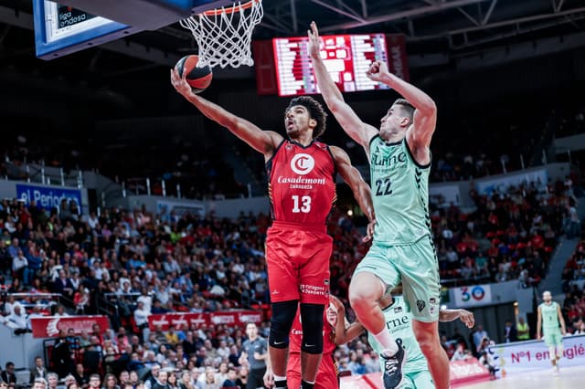 Mark Smith, cerca del triple-doble